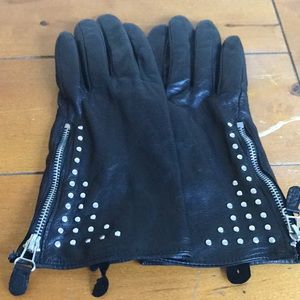 Echo studded leather black gloves