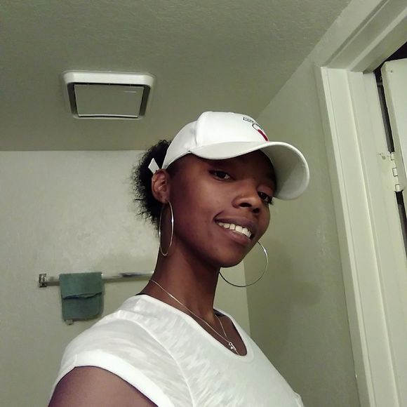 Meet your Posher, Phyllecia - Picture 1 of 1