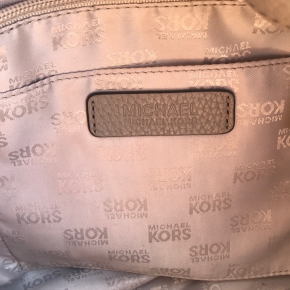 NWT MICHAEL KORS CHARM TASSEL LARGE SHOULDER TOTE - Picture 6 of 8