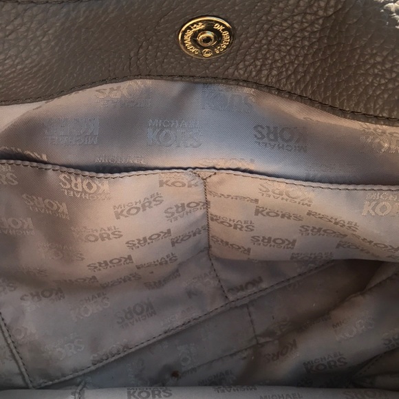 NWT MICHAEL KORS CHARM TASSEL LARGE SHOULDER TOTE - Picture 7 of 8