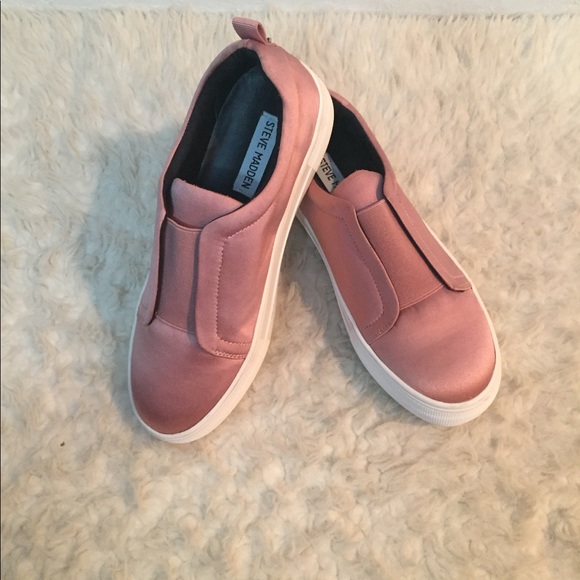 Steve Madden Shoes - New pink velvet Steven madden shoes size 6