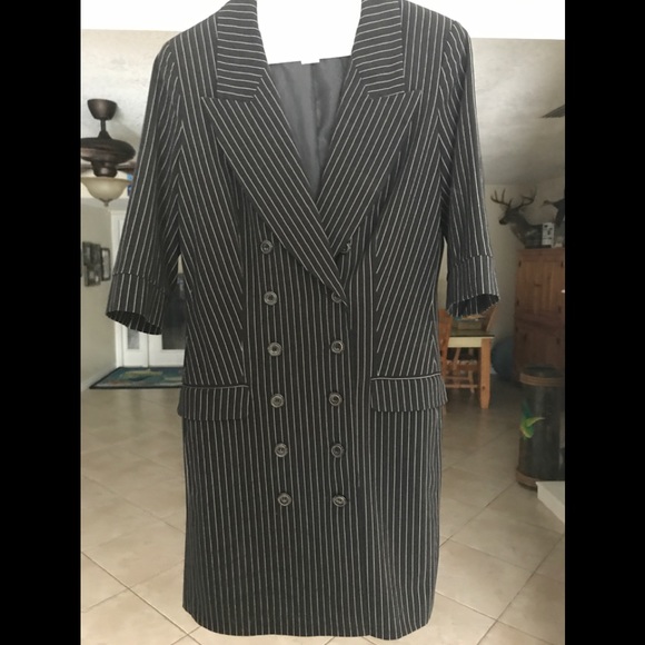 One piece suit - Picture 1 of 2