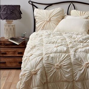 Anthropologie Lazy Bones Organic Rosette Quilt