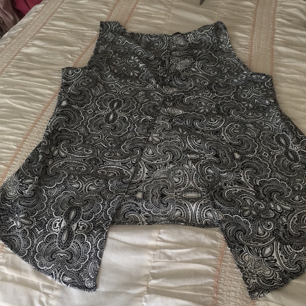Split Back Tank - Picture 3 of 3