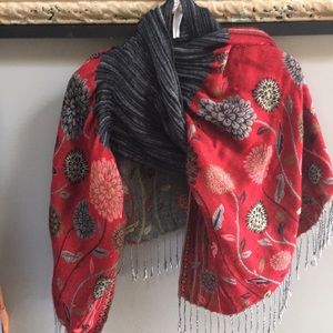 Flowered scarf - PERFECT for fall + holiday season