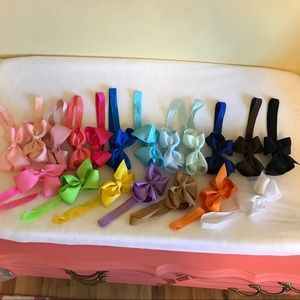 Lot of 19 bows on Headbands