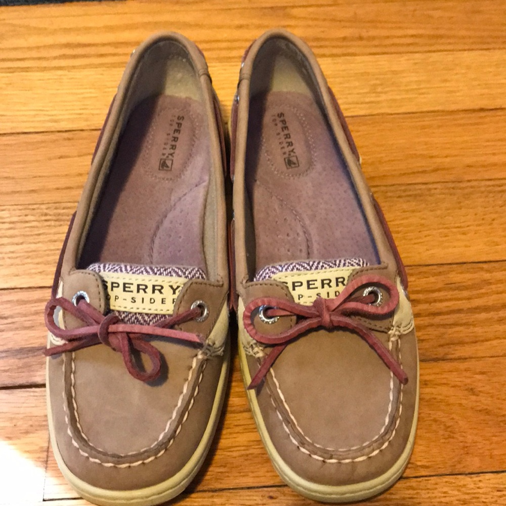 Sperry size 6.5 boat shoe in tan and purple