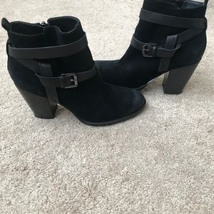 MAKE ME AN OFFER: ankle booties