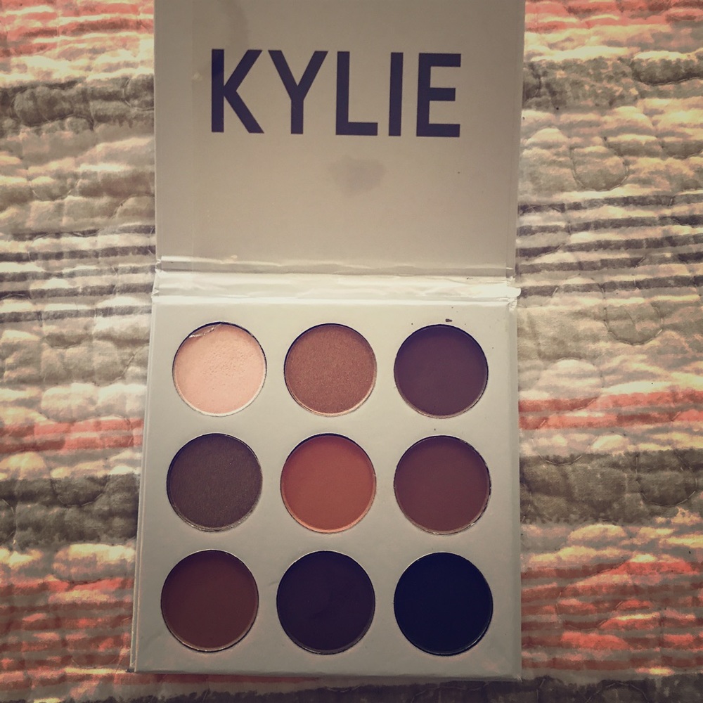 Kylie eyeshadow kit