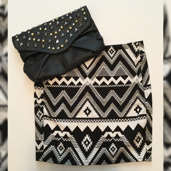 Dresses & Skirts - Geometric Bodycon Skirt EUC