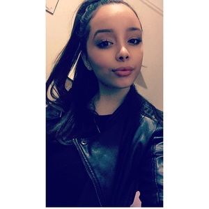 Meet your Posher, D'emily