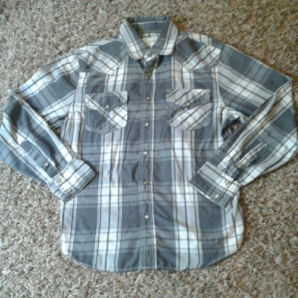 Mens button up shirt, medium