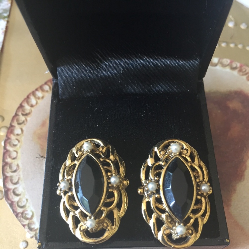 Vintage Black Onyx And Pearl Pierced Earrings