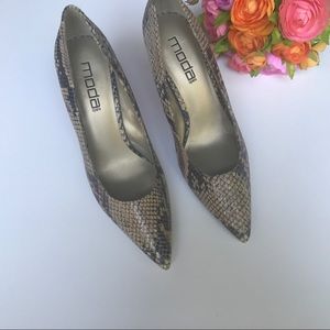 Moda Spana Snakeskin Pumps