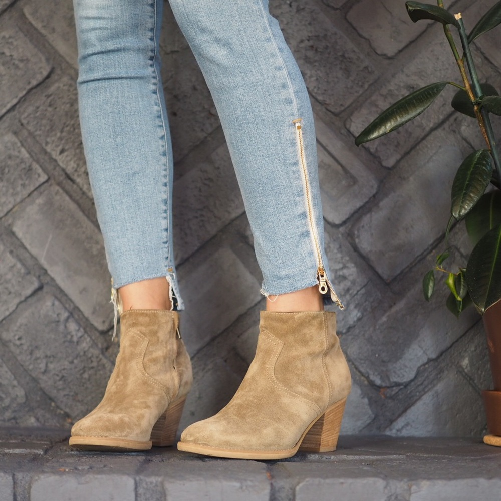 Madewell Heeled Suede Biker Boot in Castle Rock