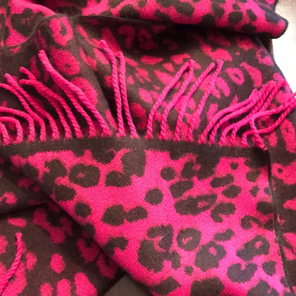 Manhattan Hat Co. reversible scarf! NWOT - Picture 4 of 5