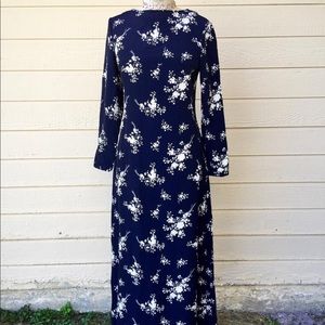 Long navy blue long sleeve floral dress🦋