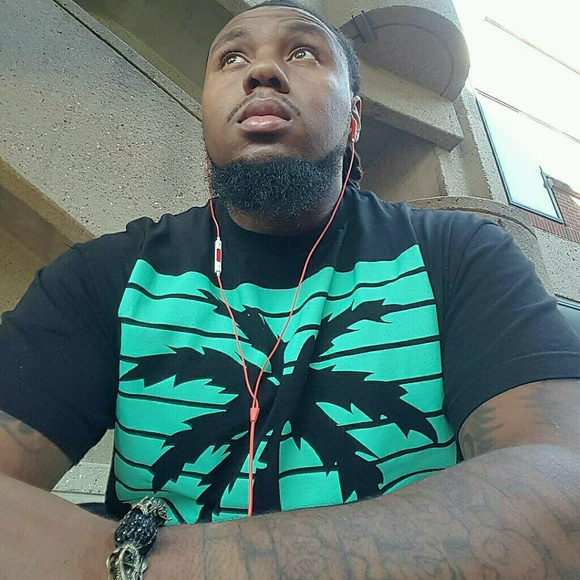 Meet your Posher, Dee - Picture 1 of 1