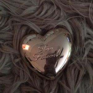 Too faced love light highlighter