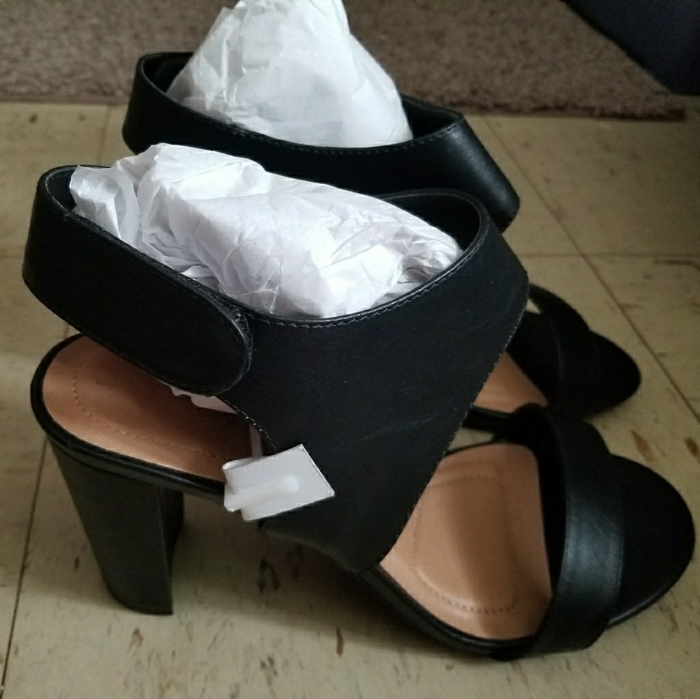 Ankle wrap sandals