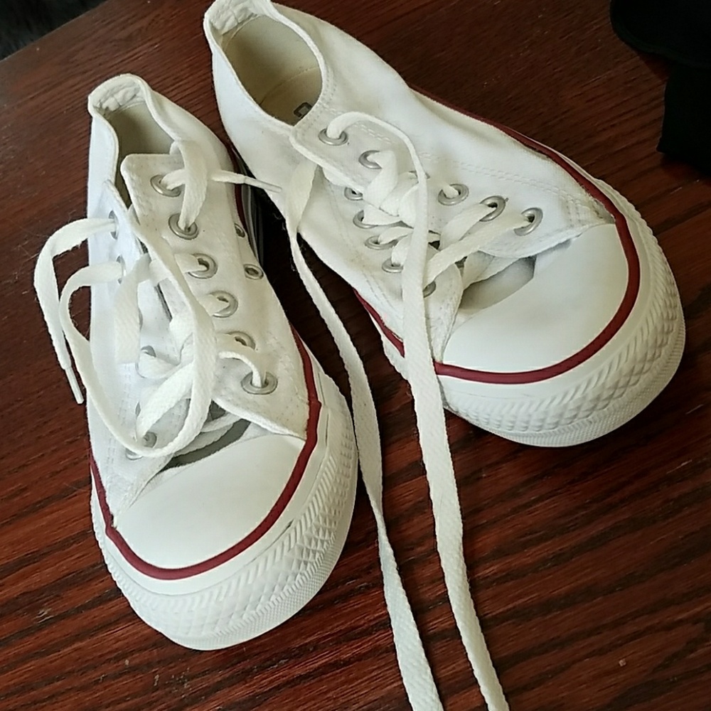 Converse sneaks