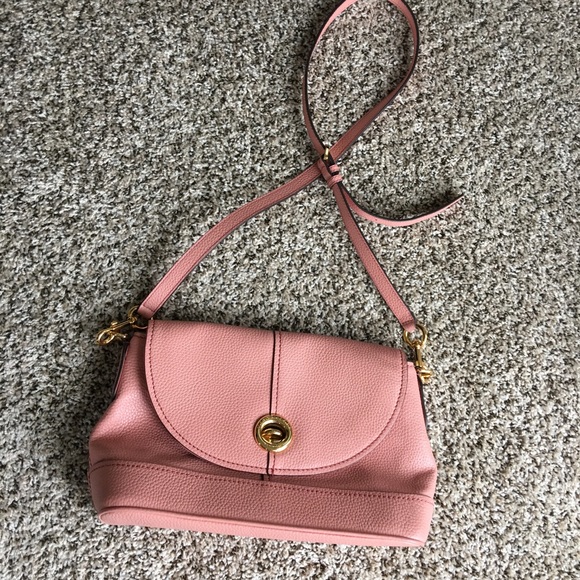 Marc Jacobs Handbags - 💋HP🤩 Marc Jacobs Turn Lock Sm Mssngr Crossbody