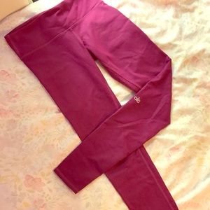 Small maroon alō sports leggings