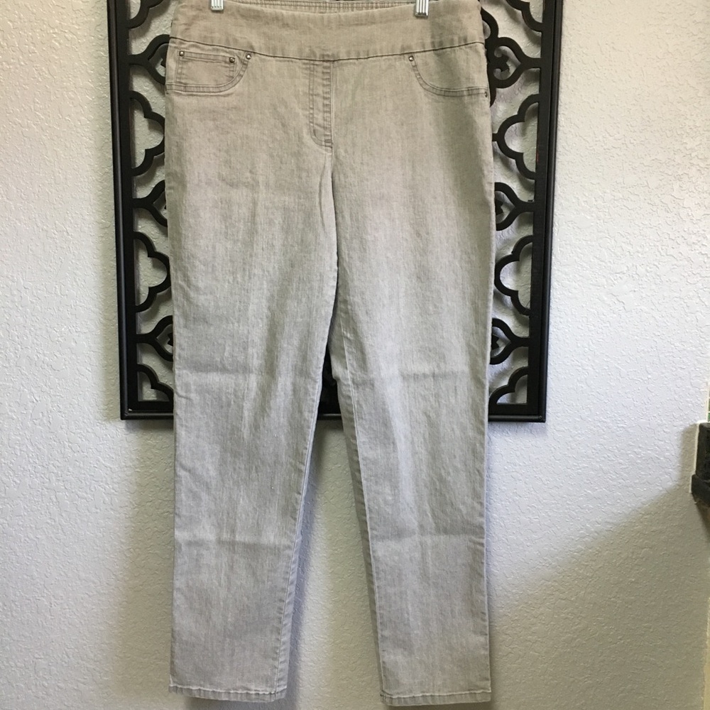 Gray stretch pull-on jeans by Ruby Rd