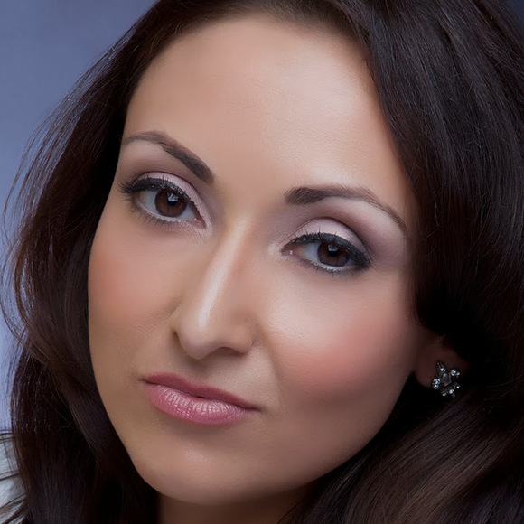 Meet your Posher, Roseann - Picture 1 of 1