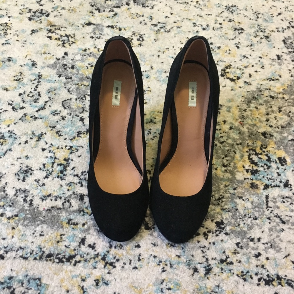 Black Pumps