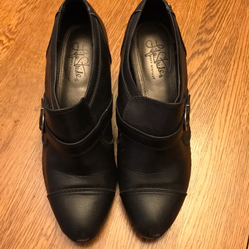 Life Stride Shoes size 9