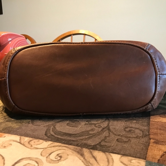 Beautiful Tignanello leather handbag! - Picture 3 of 4