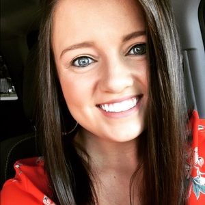 Meet your Posher, Caroline