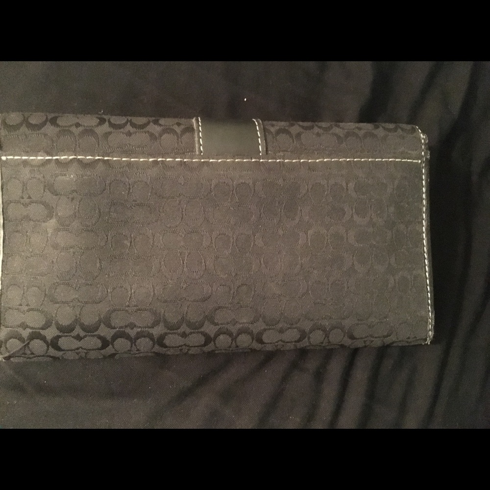 Coach Signature Wallet - Picture 2 of 3