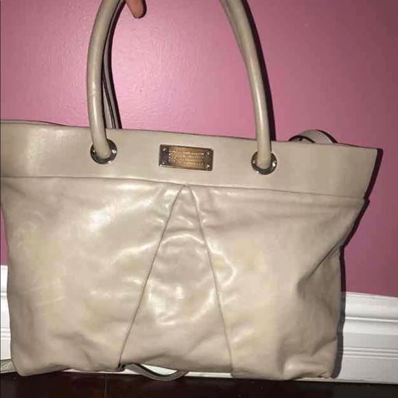 Marc Jacobs leather purse with shoulder strap. - Picture 2 of 4