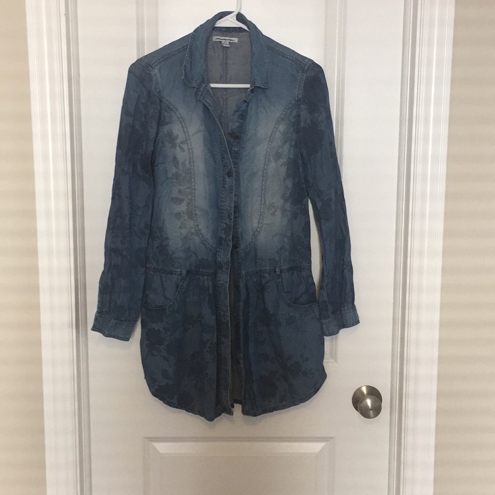 Long button down - Picture 1 of 1