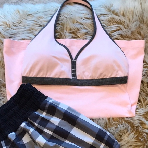 lululemon athletica Tops - *RETIRED* Lululemon Halter Top ⭐️EUC⭐️Flattering