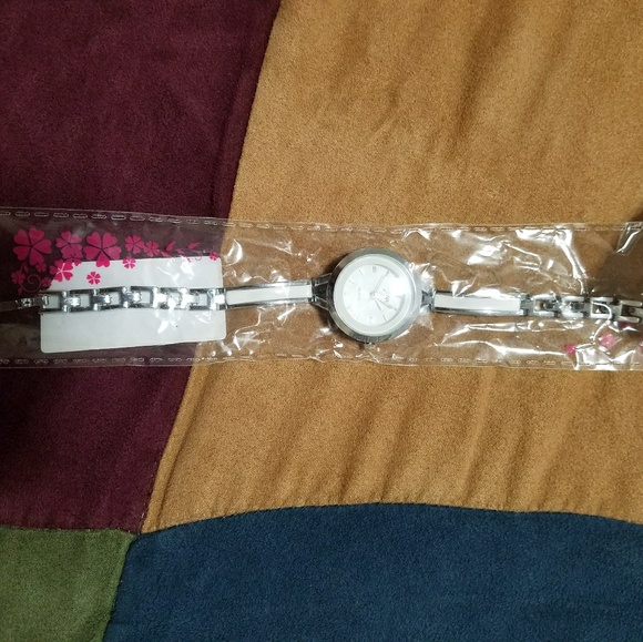 Silver and white watch - Picture 4 of 4