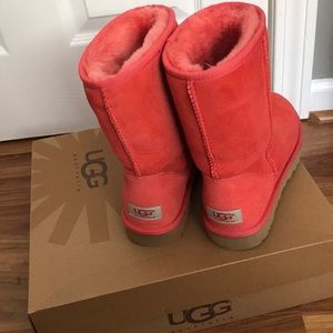 Red UGG boots + navy&white VS sweatshirt Package