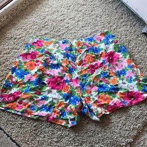 NWOT - Colorful Floral Shorts w Elastic Waist