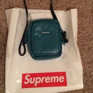supreme shoulder bag worn once 10/10 condition