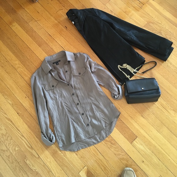 Banana Republic Tops - NWOT Banana Republic Silk Buttondown Blouse