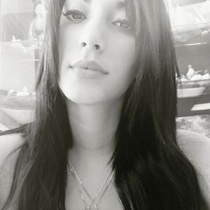 Meet your Posher, Yanara