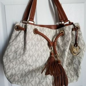 Hand bag