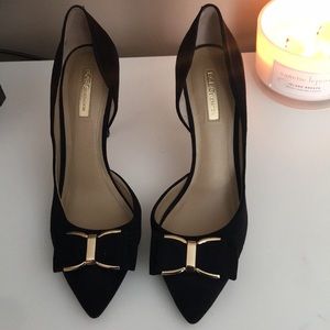 Classy black heel with bow and gold accents
