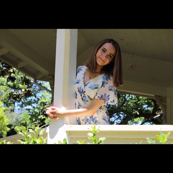 Meet your Posher, Evelyn - Picture 1 of 1