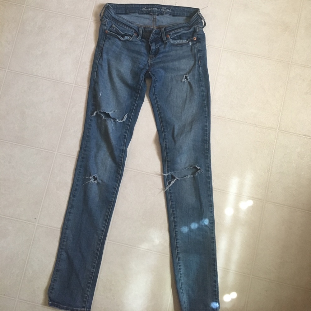 American Eagle Size 0 Light Ripped Skinny Jeans