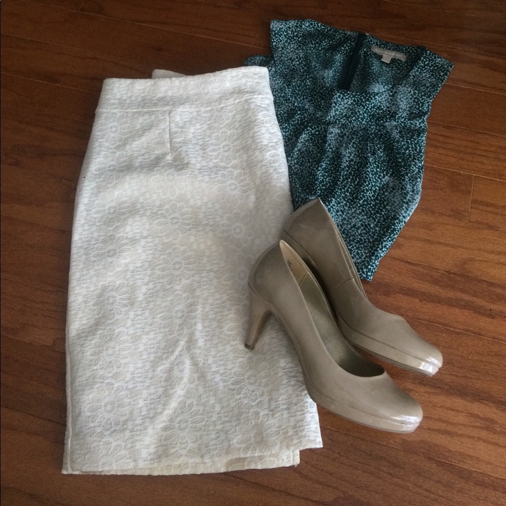 Banana Republic Off-white Lace Pencil Skirt