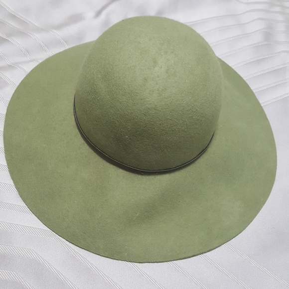 Charming Charlie Accessories - Wide Brim Floppy Hat