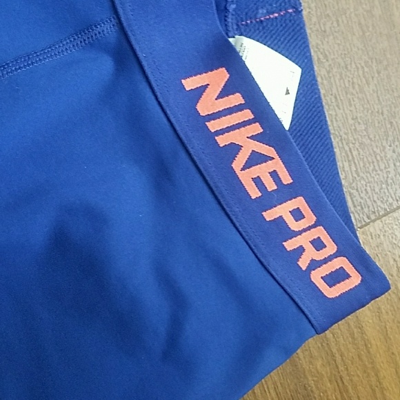 Nike Running Crop - Picture 2 of 5